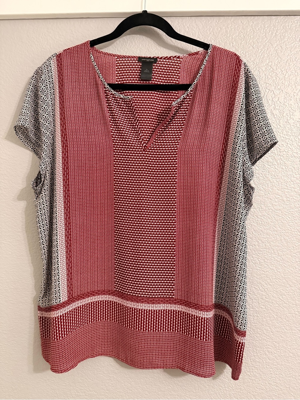 Ann Taylor Red Patterned Split-Neck Blouse